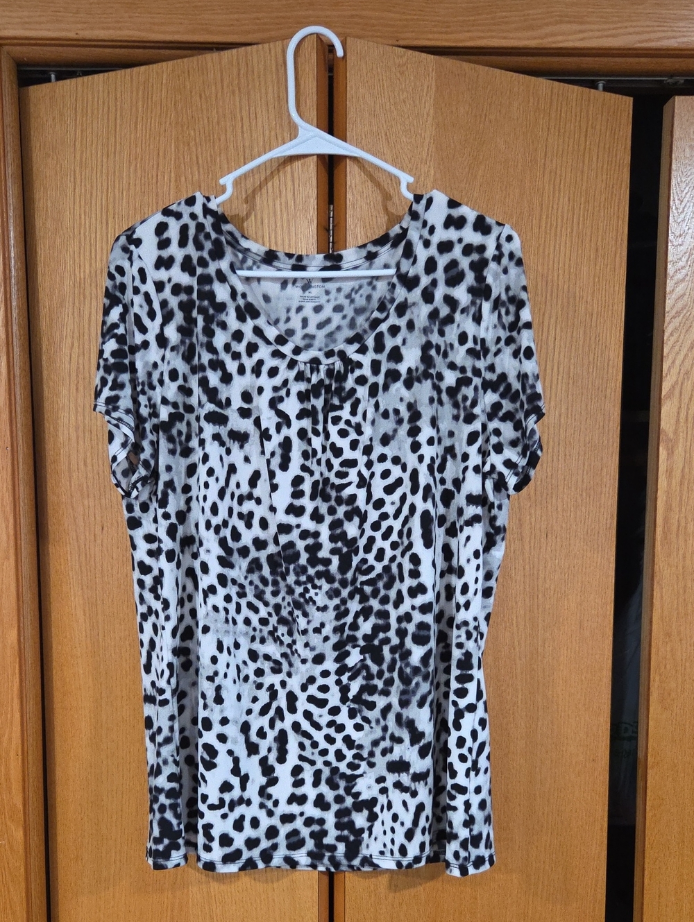 Worthington Black and White Leopard Print Short Sleeve Tee